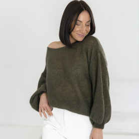 Mohēras džemperis ar laiviņveida apkakli