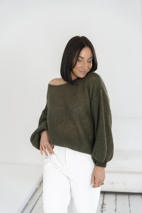 Mohēras džemperis ar laiviņveida apkakli